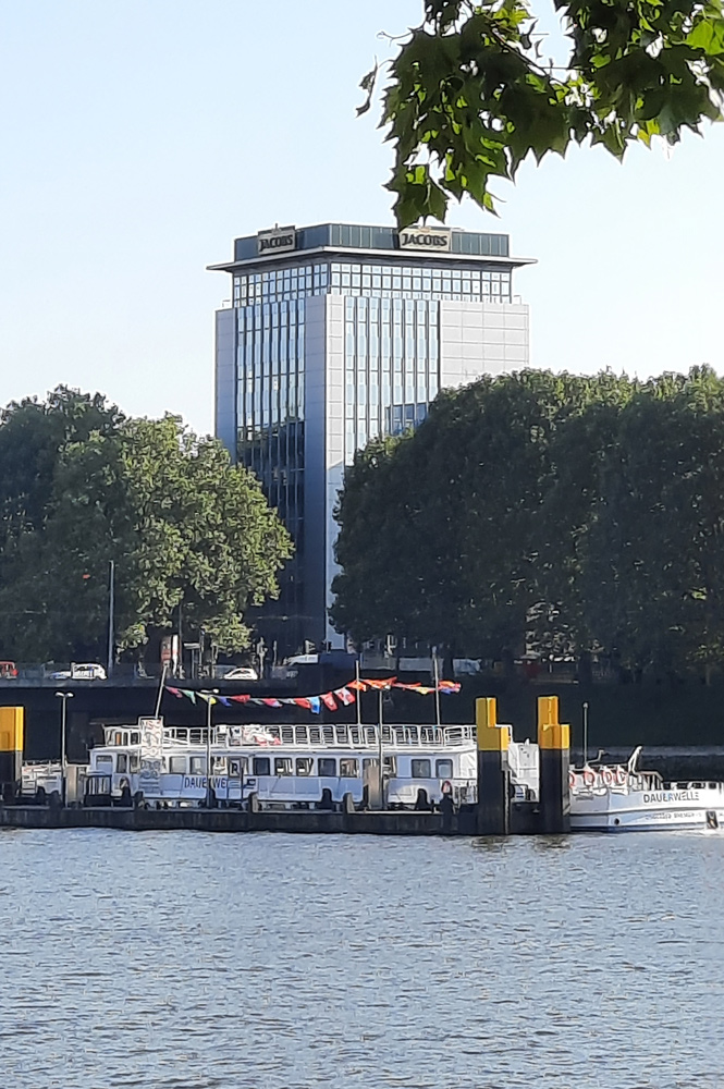 Jacobs Tower von der gegenüberliegenden Weserseite